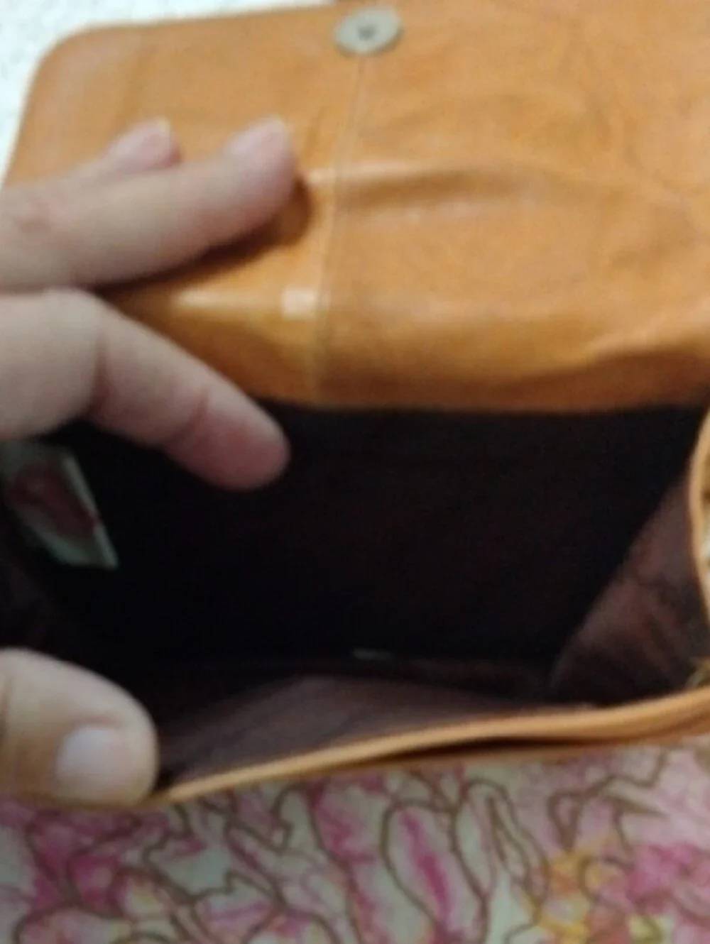 Source Unknown Tan Leather Zip Wallet with Coin Pocket.